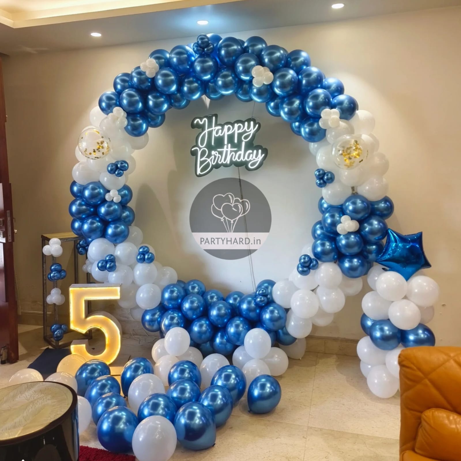 Blue Chrome and White Ballon Decor